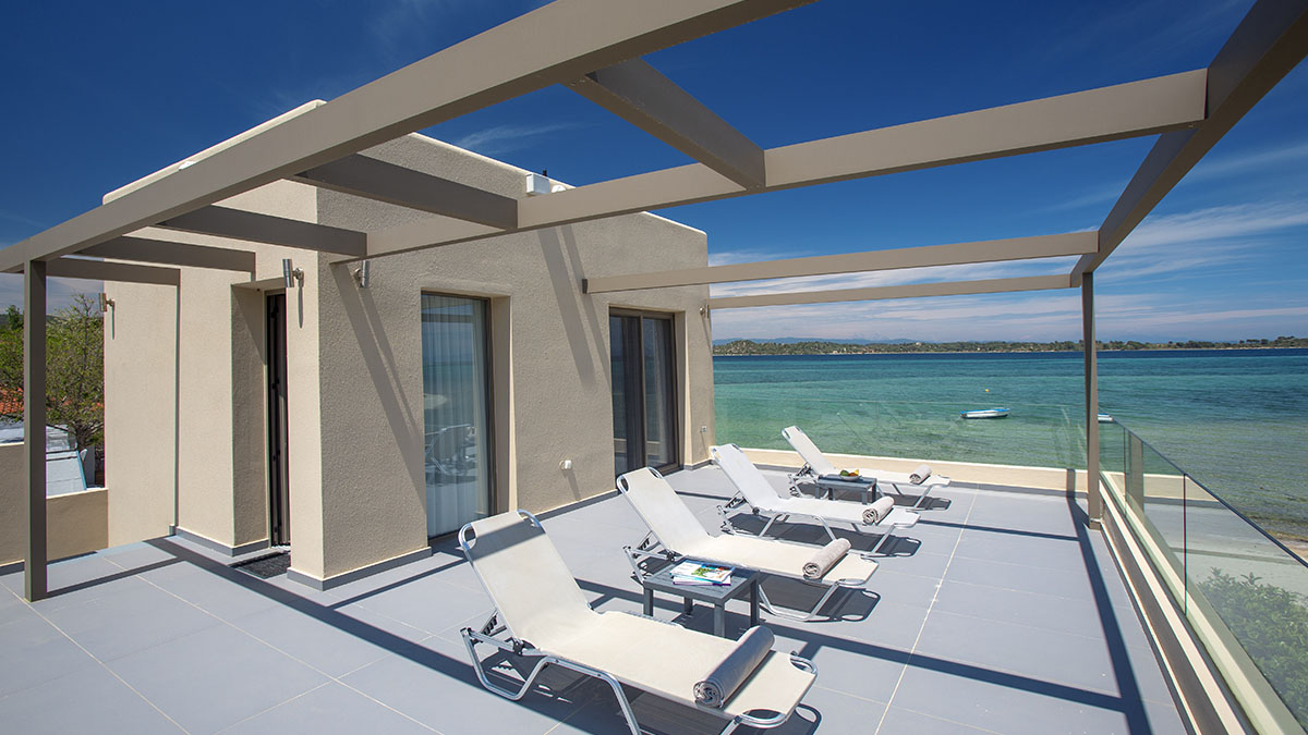 Beach Front Villa (+external studio) 